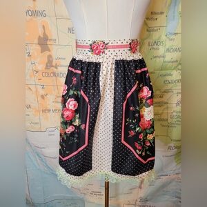 True Vintage 1950s Floral Black and Pink Women's Apron